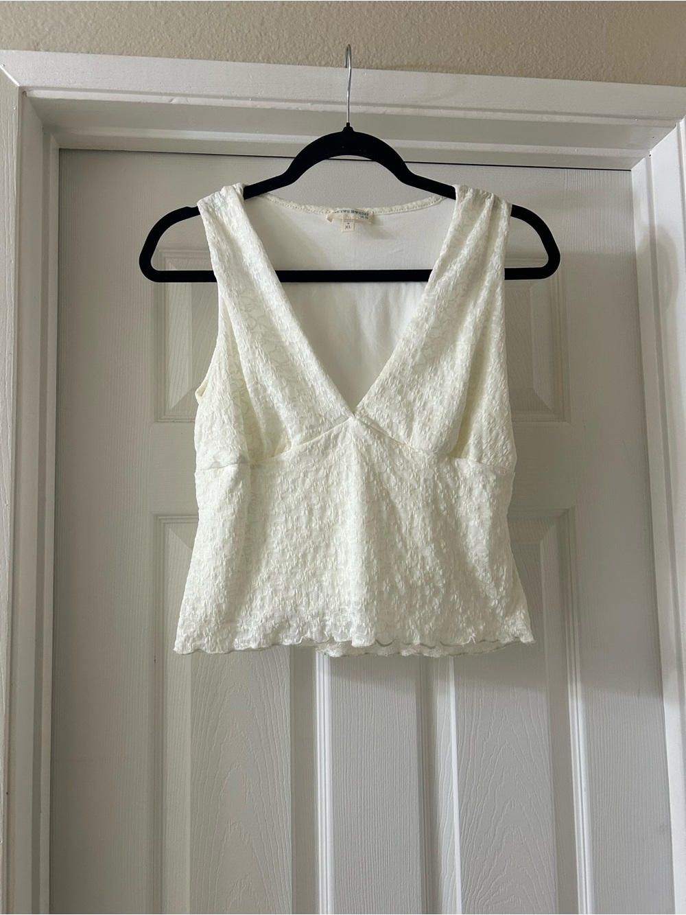 See You Monday Ivory Textured V-Neck Sleeveless Camisole